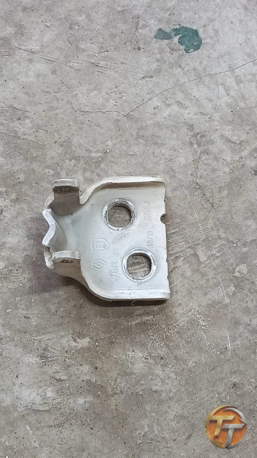 Dacia docker kapı menteşesi.