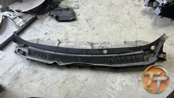 Ford Curier ön cam ızgarası
