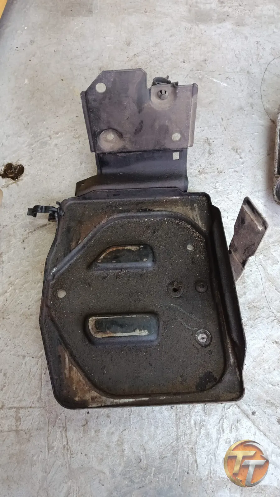 Fiat Palio akü alt saçı