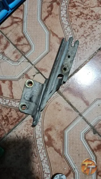Mazdağ 626 kaput menteşesi