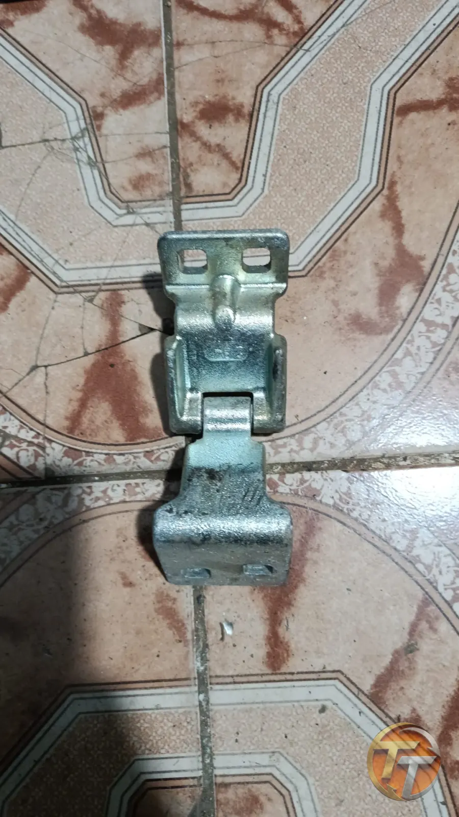 Fiat Doblo bagaj kapağı menteşesi