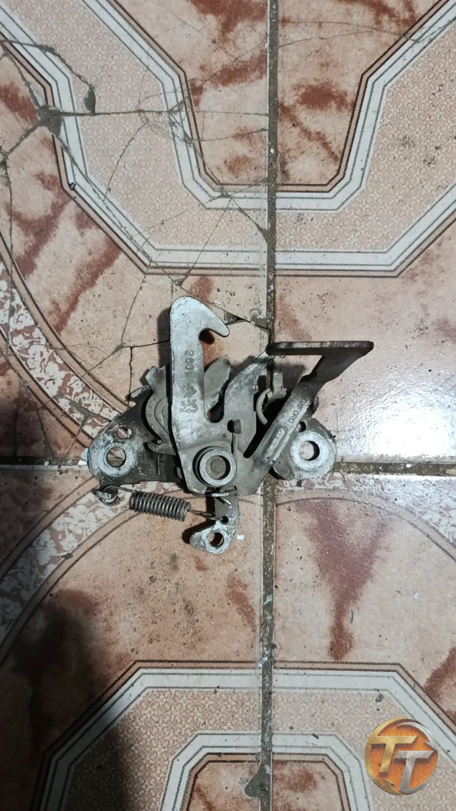 Peugeot partner kaput kilidi