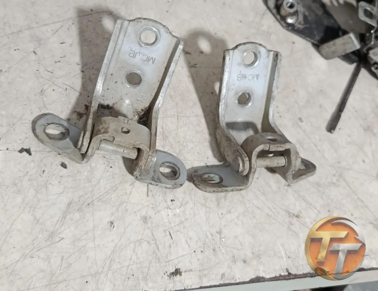Hyundai Accent era kapı menteşesi