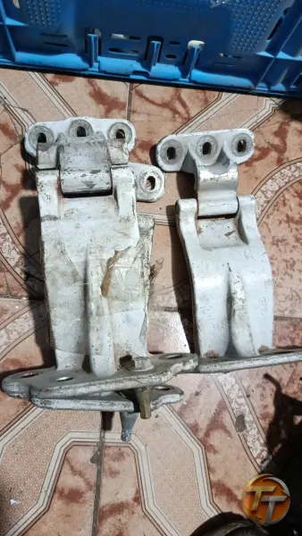 Ford custom bagaj kapağı menteşesi
