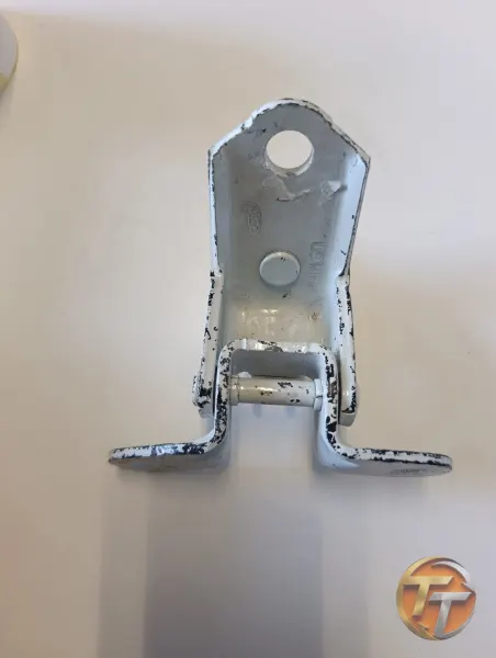 FORD FİESTA SOL ÖN KAPI ALT MENTEŞESİ 2009-2017 8A6A-A22811-BB