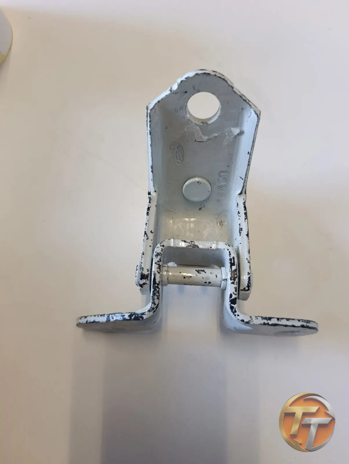 FORD FİESTA SOL ÖN KAPI ALT MENTEŞESİ 2009-2017 8A6A-A22811-BB