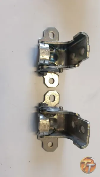 RENAULT CLİO 4 SAĞ SOL ÖN ARKA KAPI ÜST MENTEŞESİ SIFIR ORJİNAL 804010016R 804000016R