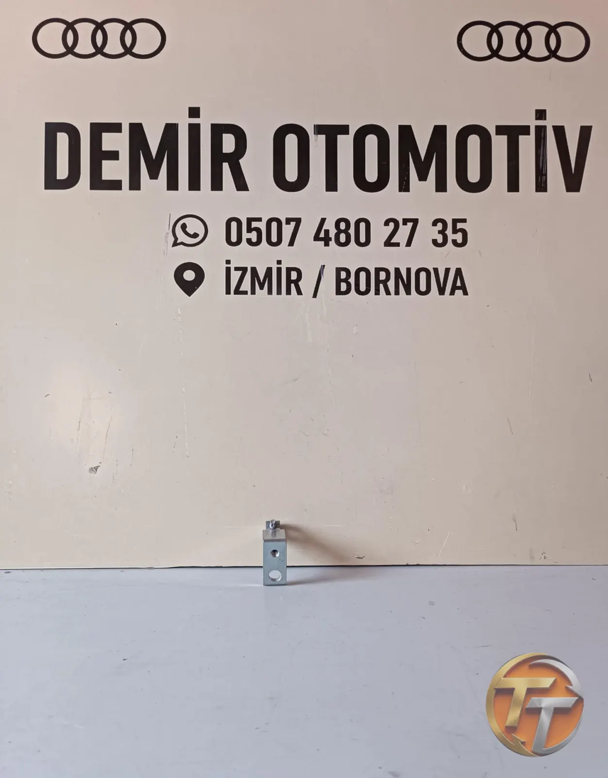 SKODA OCTAVİA 2013-2017 ÖN SOL ALT KAPI MENTEŞESİ 8K0831401B