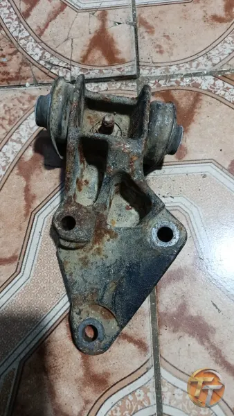Peugeot partner 1.9 şanzıman üst kulak