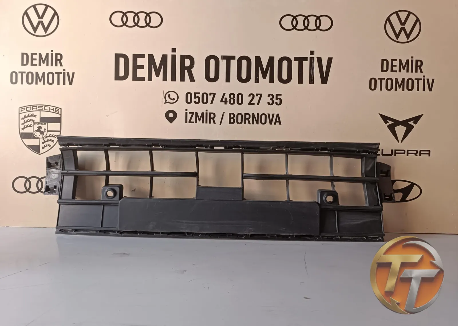 VOLKSWAGEN GOLF 8 ÖN TAMPON ORTA IZGARA ORJİNAL ÇIKMA 5H0853677