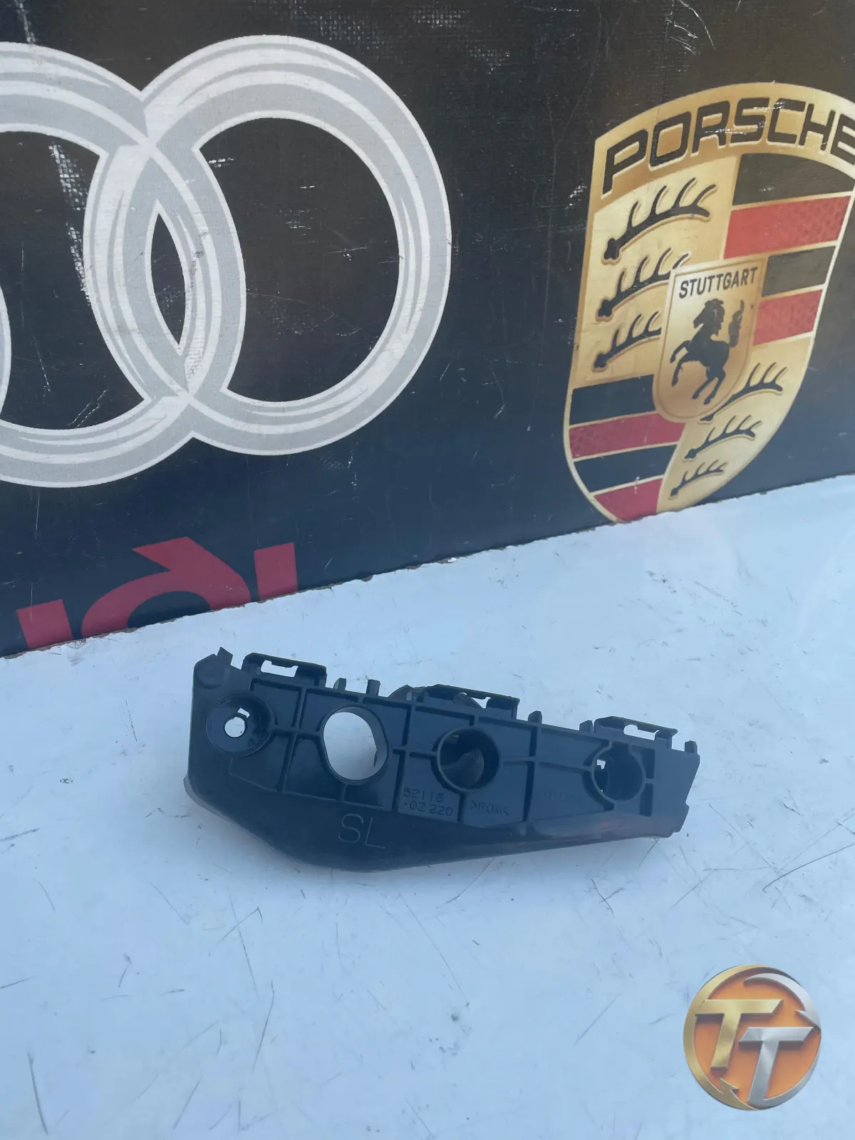 TOYOTA COROLLA ÖN TAMPON BRAKETİ SOL 5211602220
