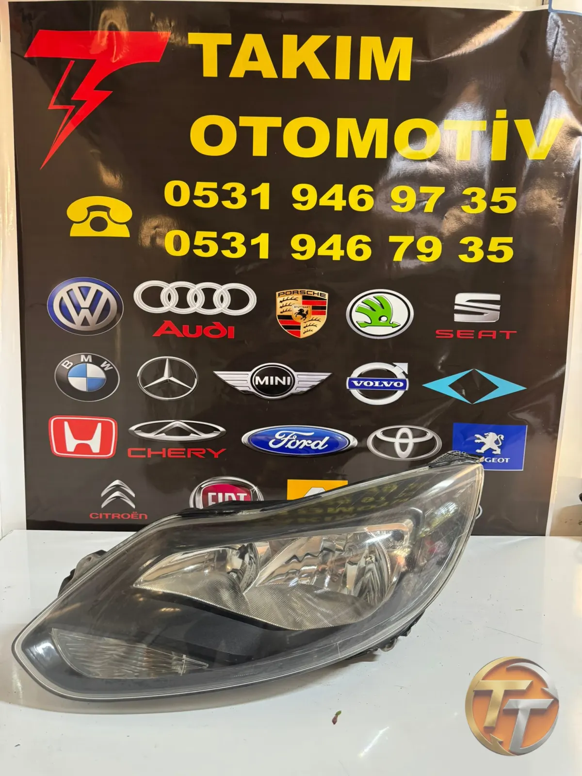 FORD FOCUS 3 SOL FAR SİYAH ZEMİN