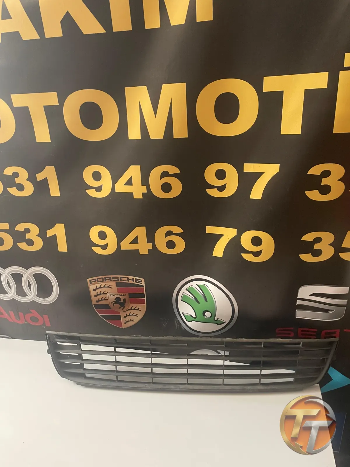 VOLKSWAGEN CADDY ÖN TAMPON ORTA IZGARA 10-14  1T0853677C
