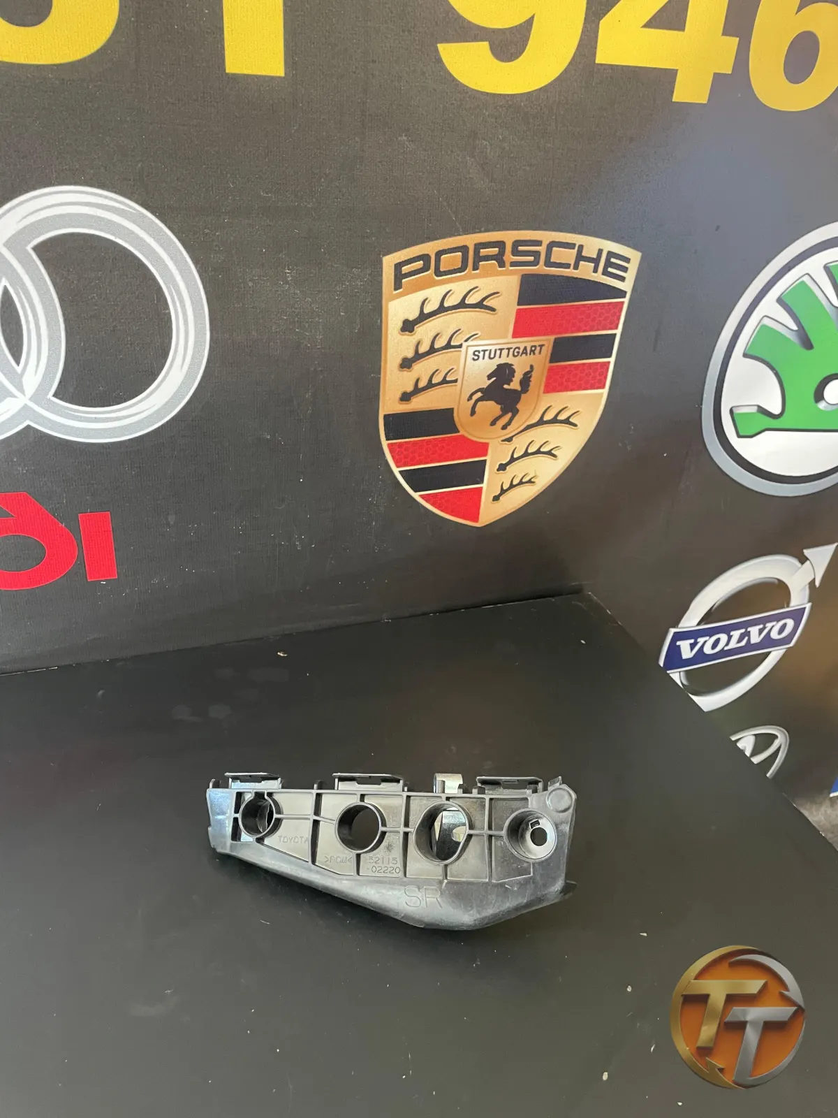 TOYOTA COROLLA TAMPON BRAKETİ SAĞ ÖN 52115-02220