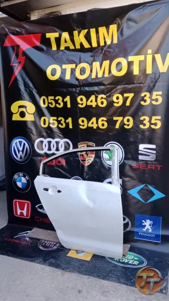 TOYOTA COROLLA SAĞ ARKA KAPI