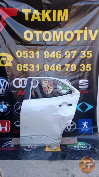 TOYOTA YARİS CROSS SOL ARKA KAPI