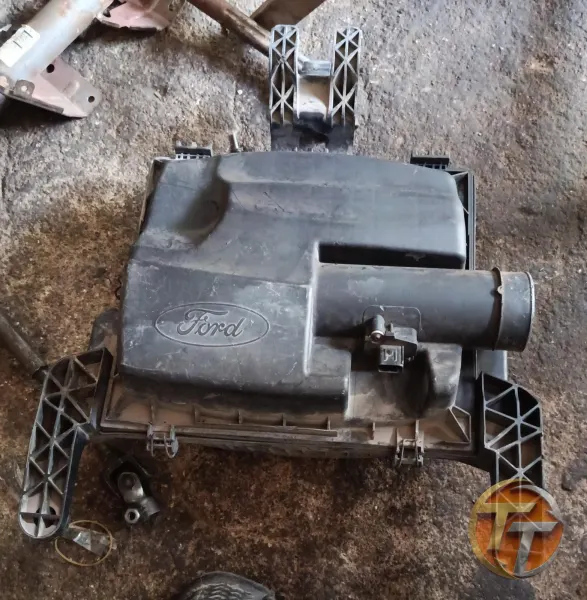 Ford custom 2.2  hava filtresi kutusu
