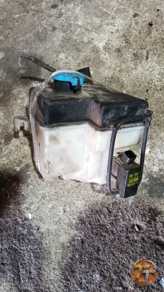 Hyundai Getz cam su haznesi
