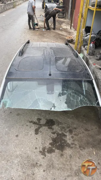 Sunrooflu Araç Tavanı