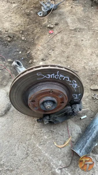 Sandero sol ön akson