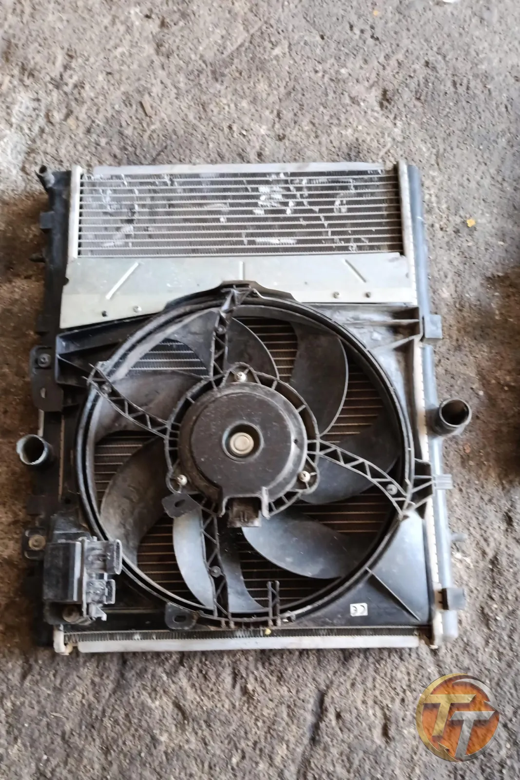 Peugeot 301 radyatör takımı