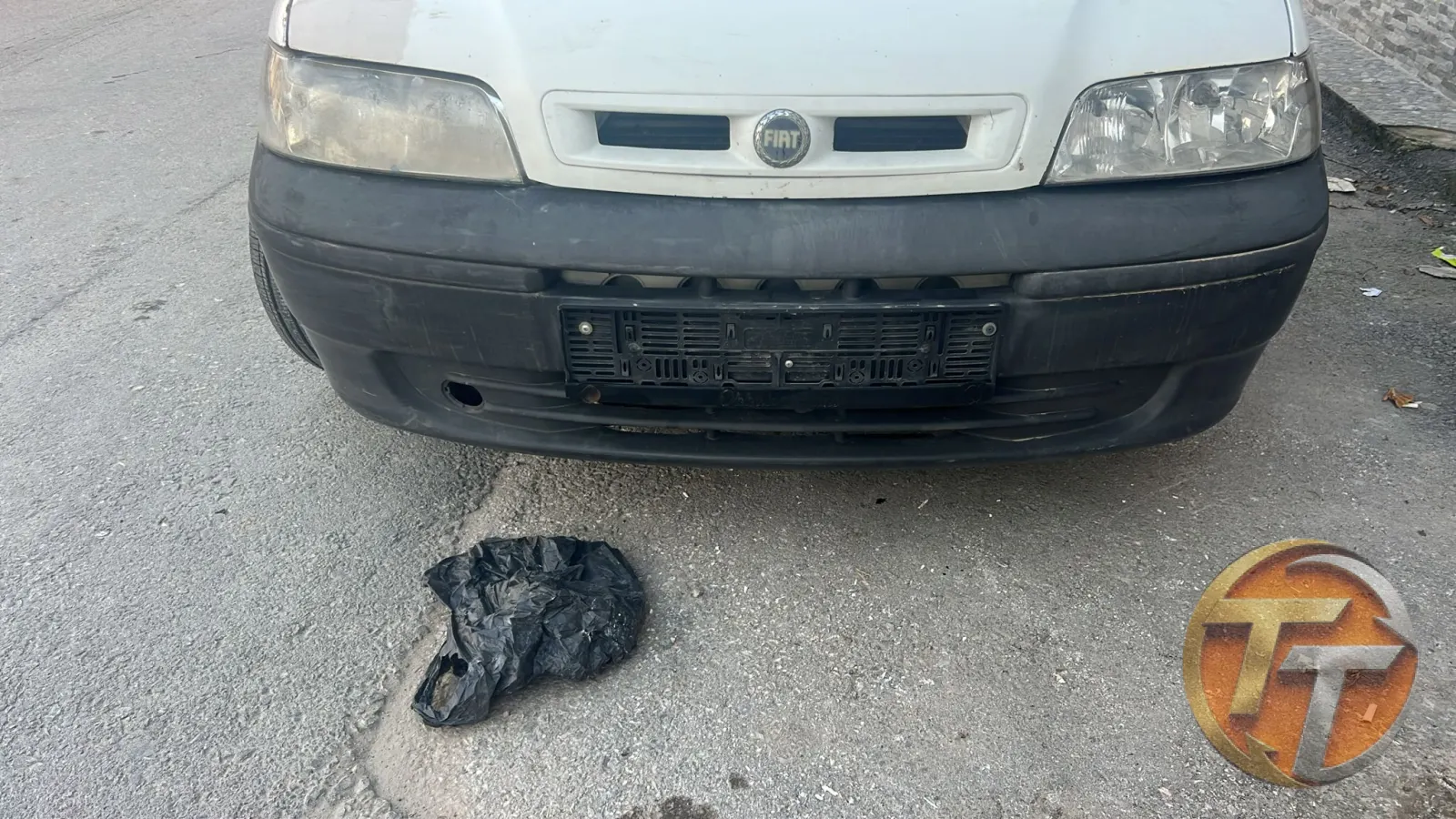 Fiat strada ön. Tamon.
