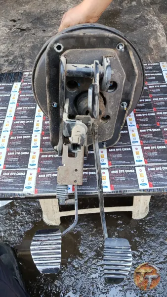 Peugeot partner 1.9 gaz pedalları