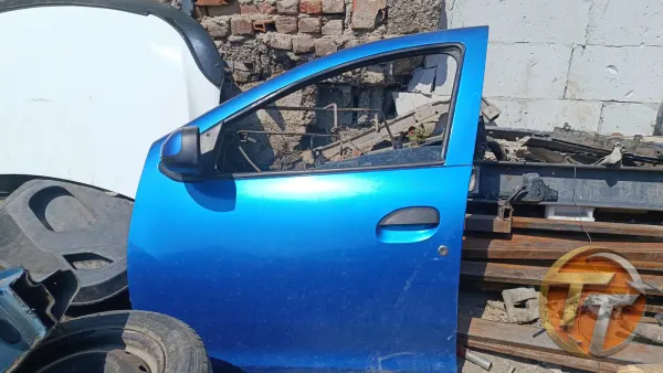 Dacia Sandero. Sol ön kapı