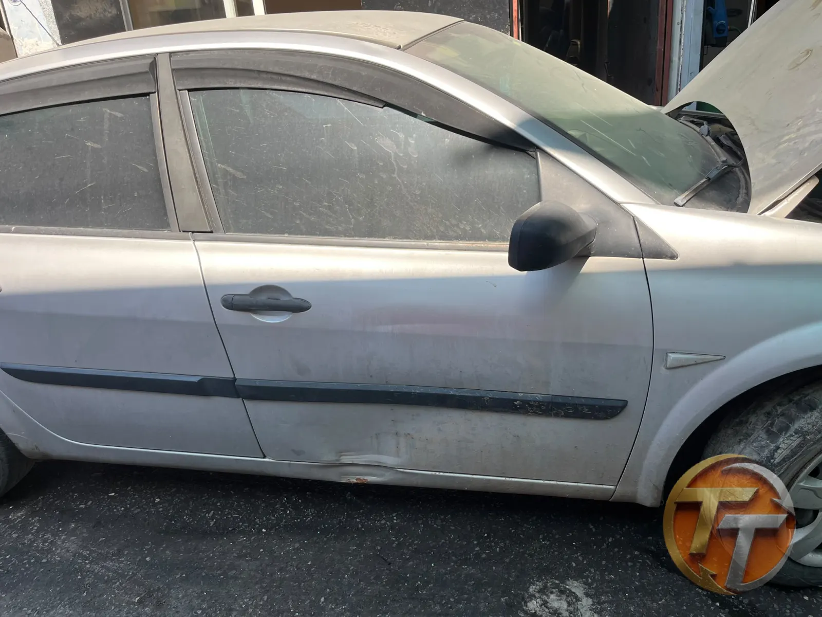 Renault megane 2 sağ ön kapı