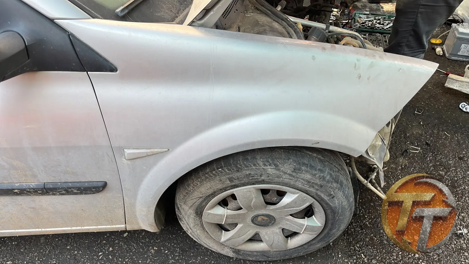Renault megane 2 sağ ön çamurluk