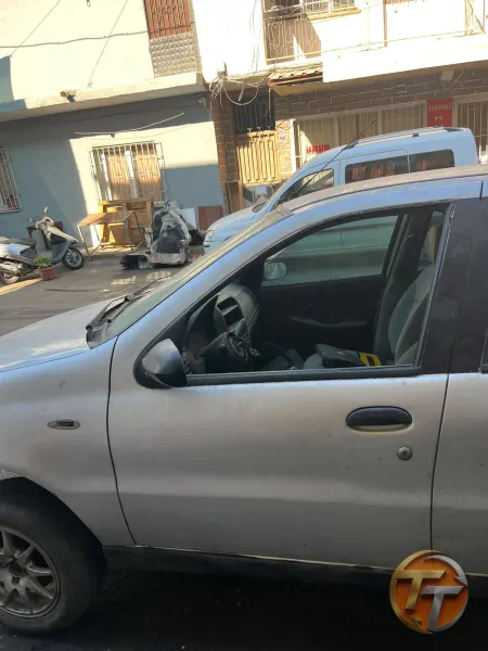 Fiat albea sol ön kapı hatasız