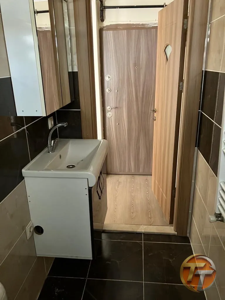 kadın doğum hastanesine yakın kiralık 1 + 1 eşyasız daire