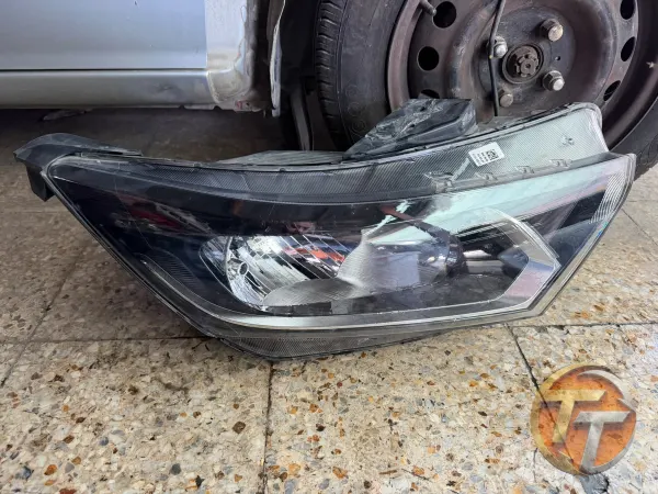 Hyundai i20 sağ far