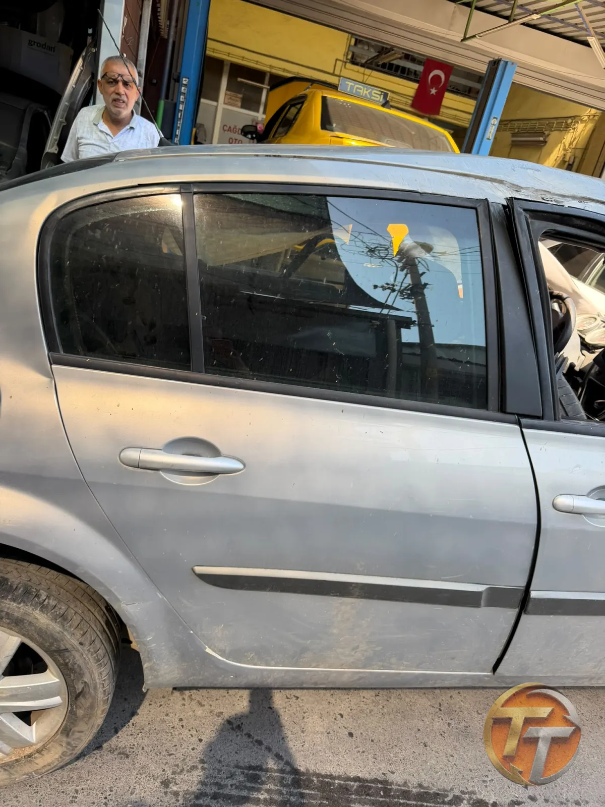 Renault megane 2 sağ arka kapı