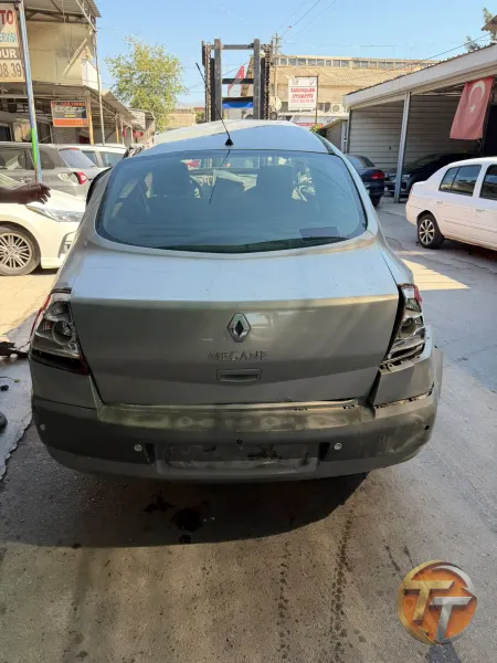 Renault megane 2 bagaj kapağı