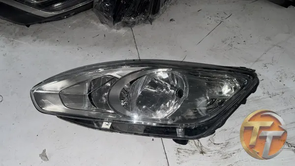 Ford c-max sol ön far