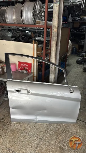 Ford fiesta sağ ön kapı