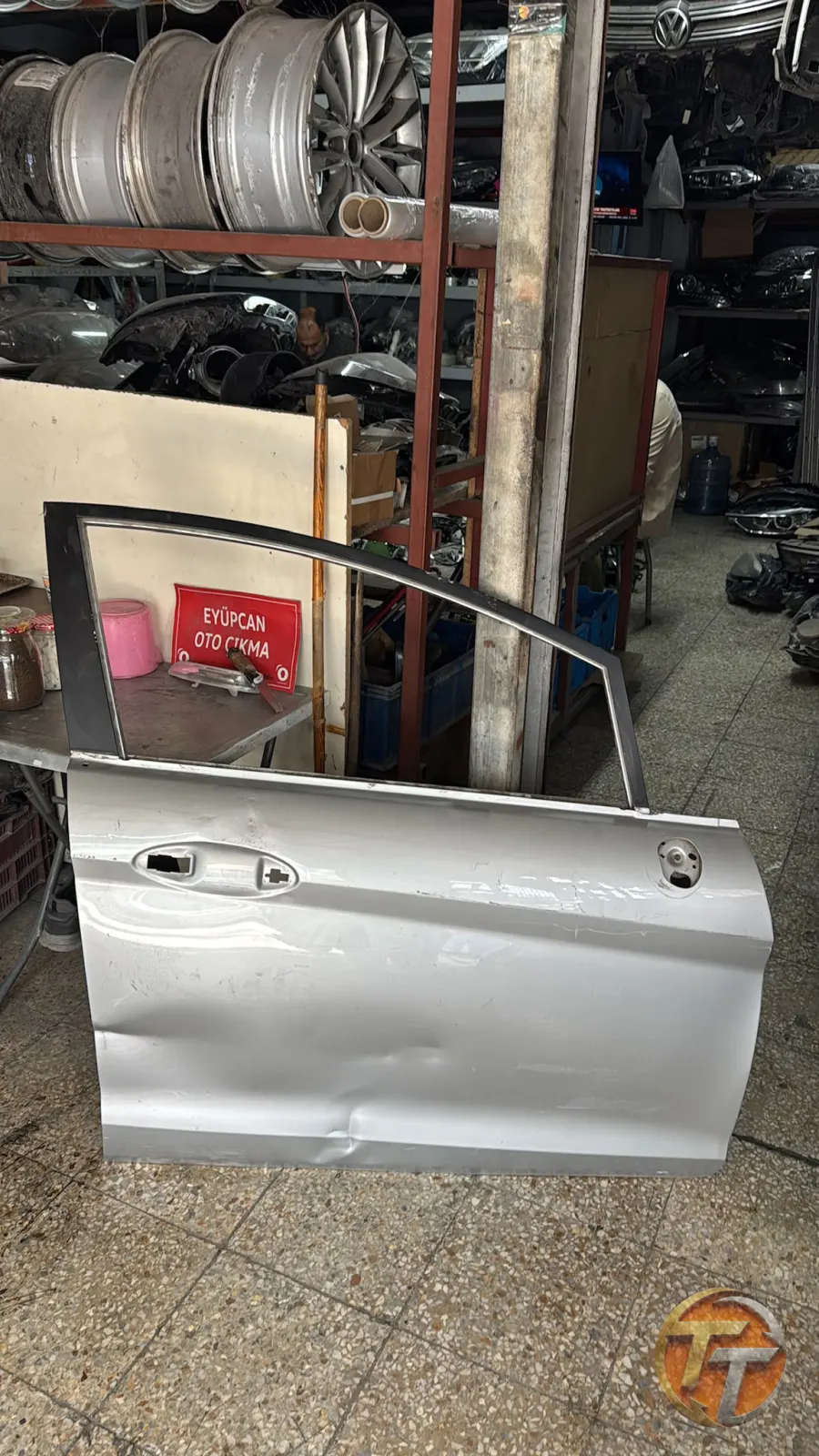 Ford fiesta sağ ön kapı