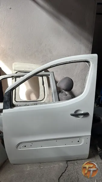 Peugeot partneer sol ön kapı
