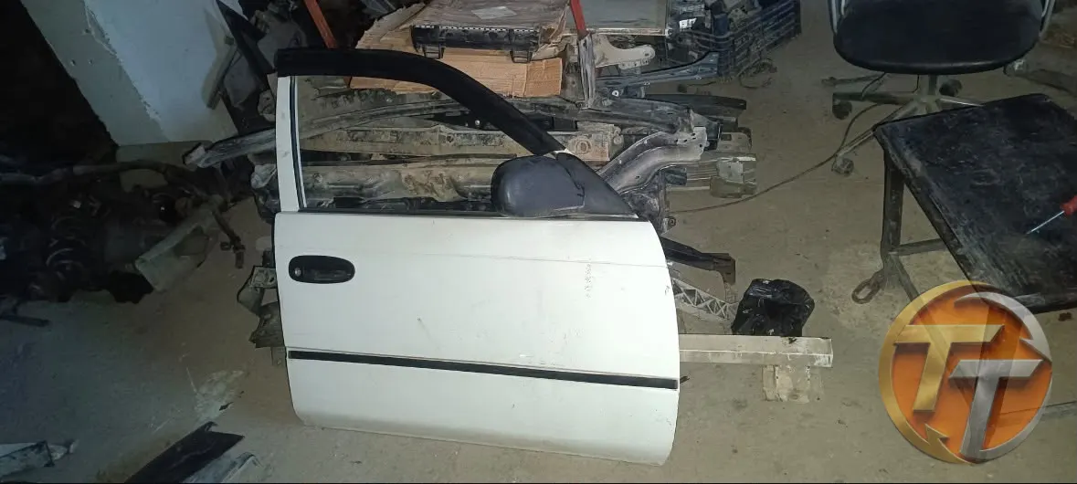 Toyota corolla sağ ön kapı