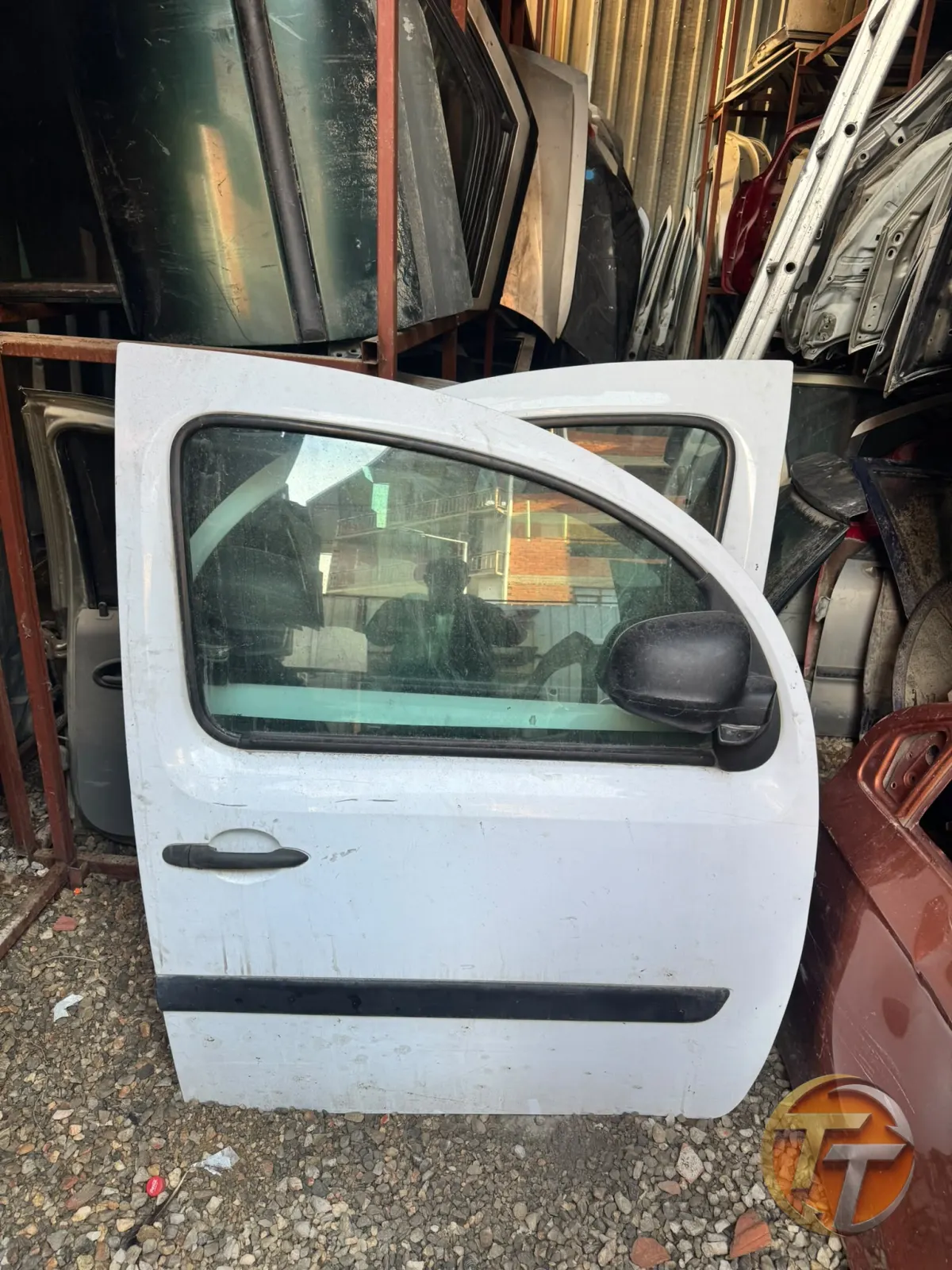 Renault kango sağ ön kapı