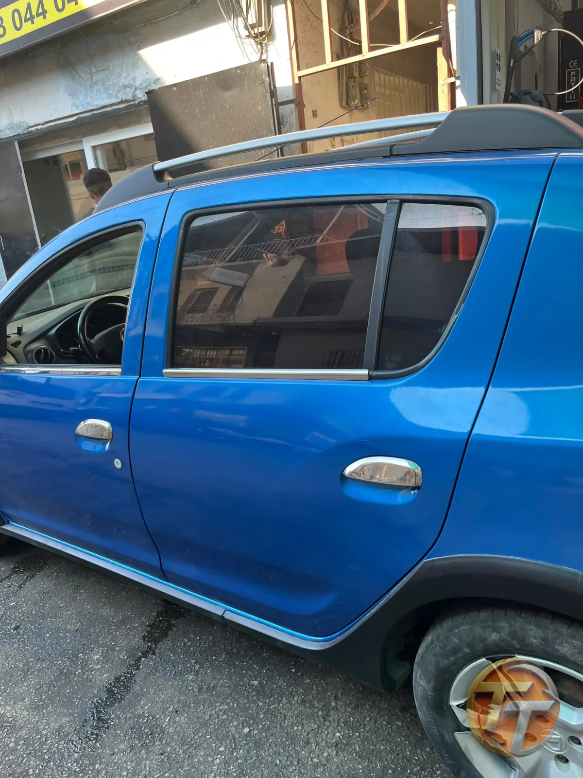 Dacia sandero sol arka kapı