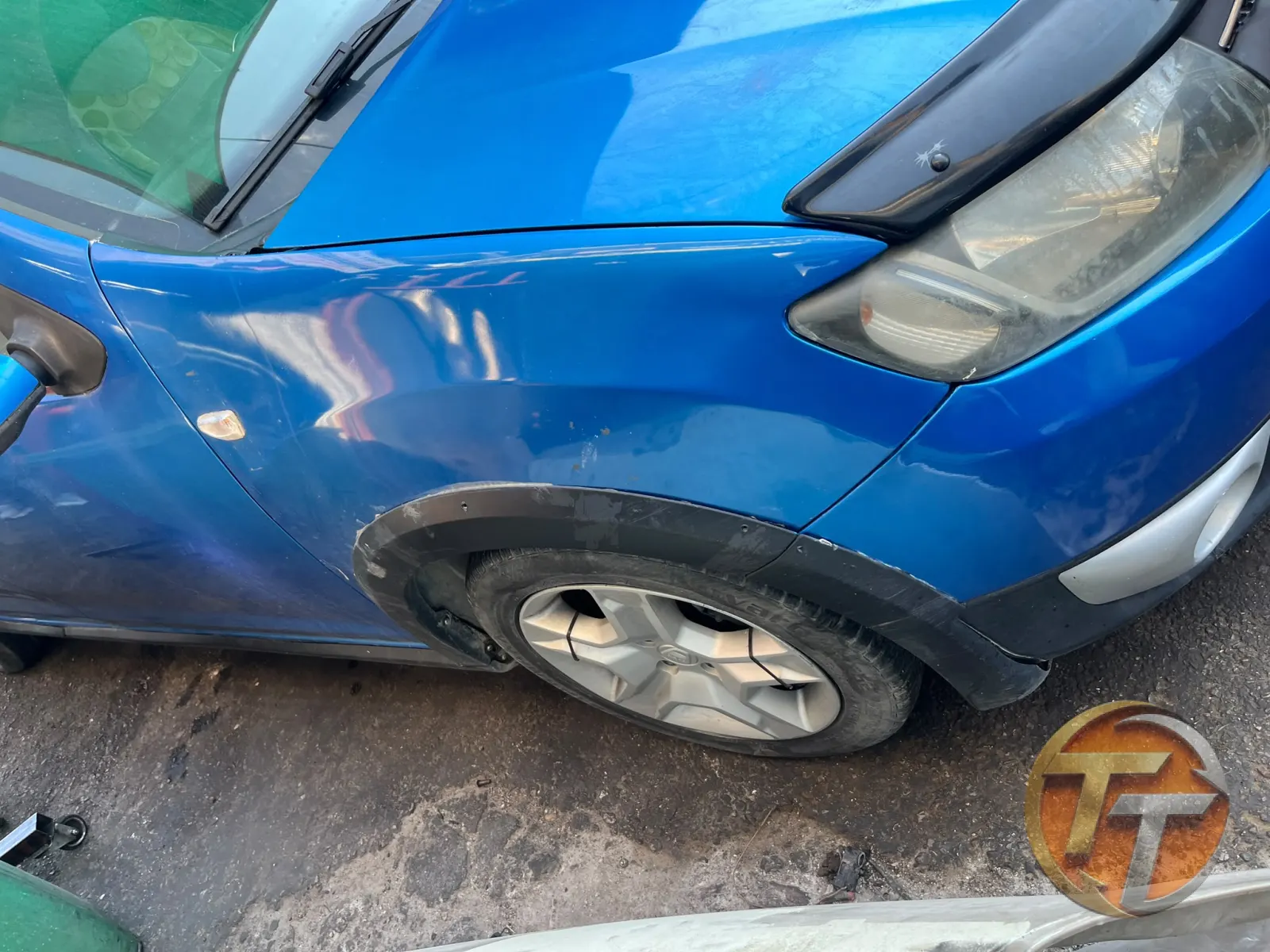 Dacia sandero sağ ön çamurluk
