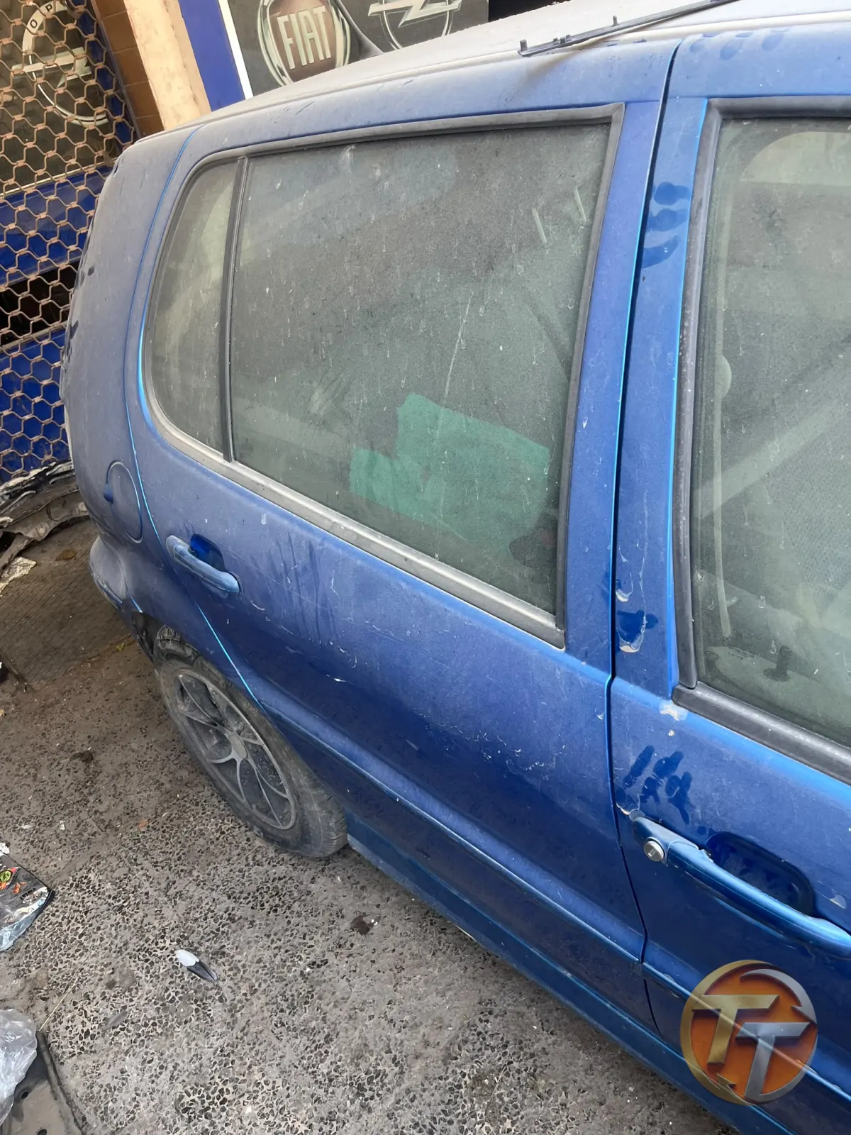 Volkswagen polo sağ arka kapı 2001