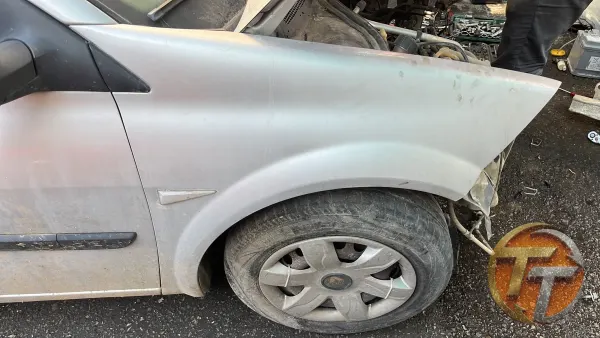 Renault megane 2 sağ ön çamurluk