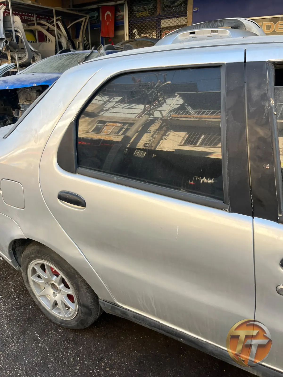 Fiat albea hatasız sağ arka kapı