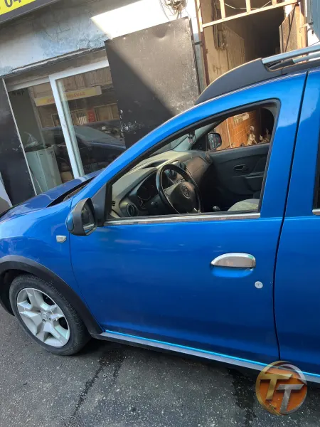 Dacia sandero sol ön kapı