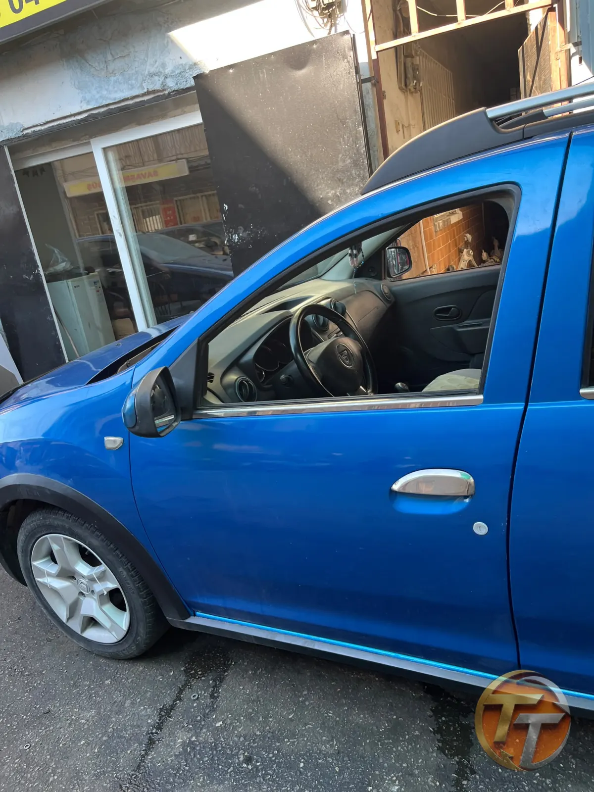 Dacia sandero sol ön kapı
