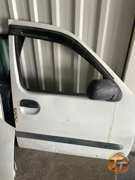 Renault kango sağ ön kapı