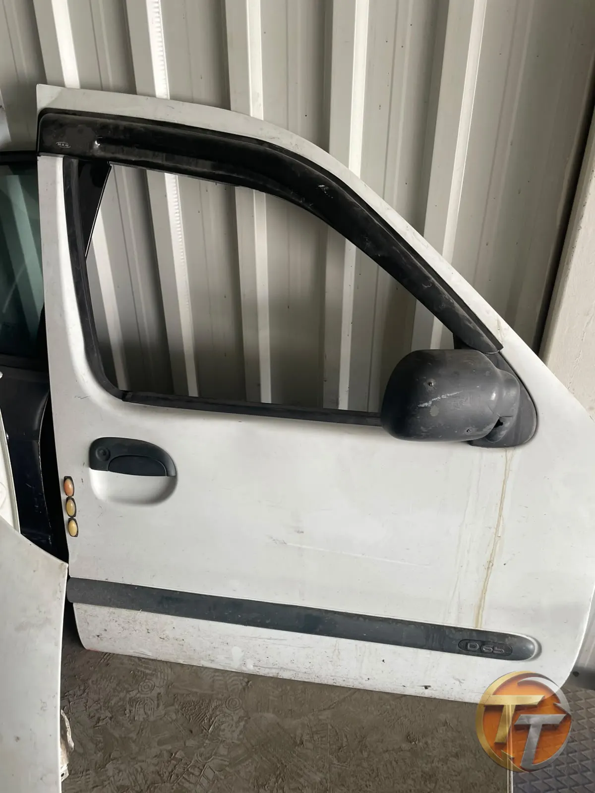 Renault kango sağ ön kapı